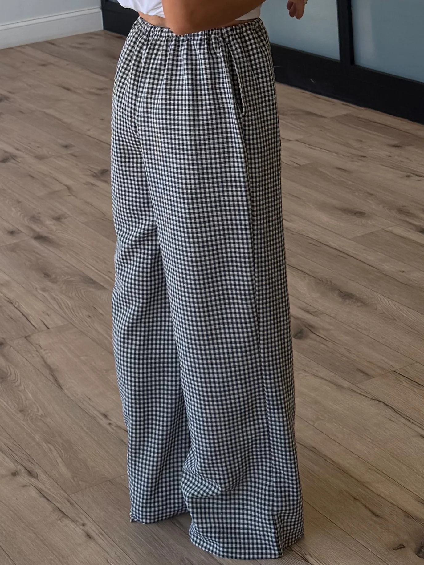 Gingham Leisure Wide-Leg Pants | Black - Image 9